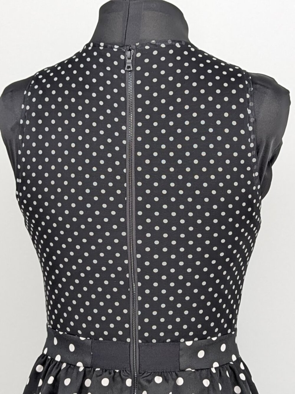NWOT Alice + Olivia Chara polka dot dress sz 6, has stretch, never worn - Picture 8 of 16